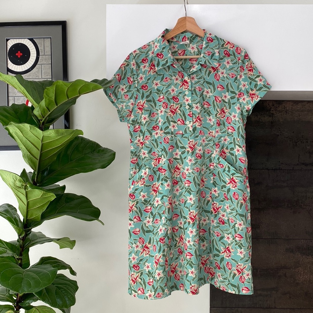 Old Navy 90’s Floral Dress 🦄